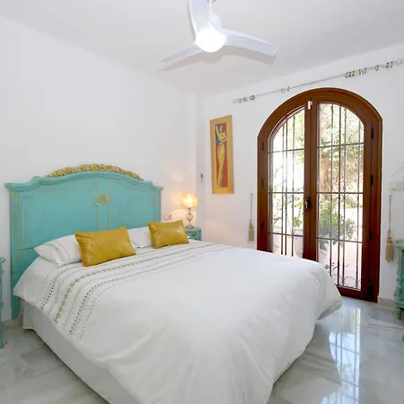 Azure Apartment *